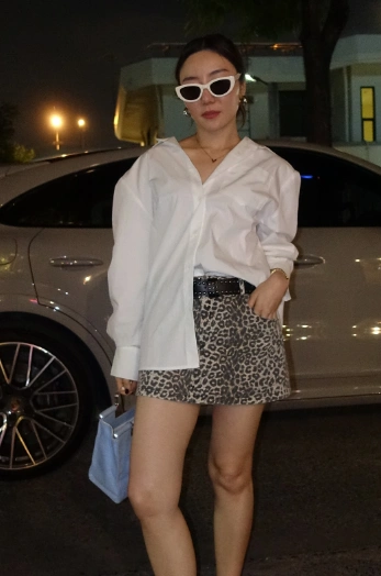 Casual leopard print mini skirt paired with an oversized white shirt, perfect for night outings or social gatherings.