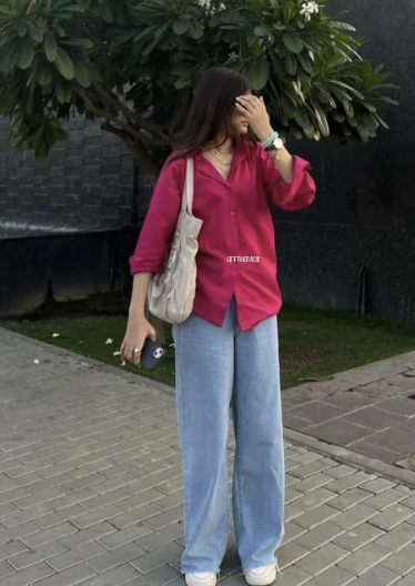 Light blue wide leg jeans featuring a relaxed fit, ideal for casual outings or everyday wear.