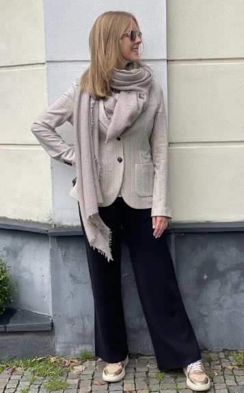 Fashionable old money outfits with sneakers featuring modern design elements suitable for casual or formal occasions