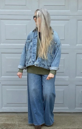 Light wash wide leg jeans featuring a casual style, perfect for everyday wear or relaxed outings.