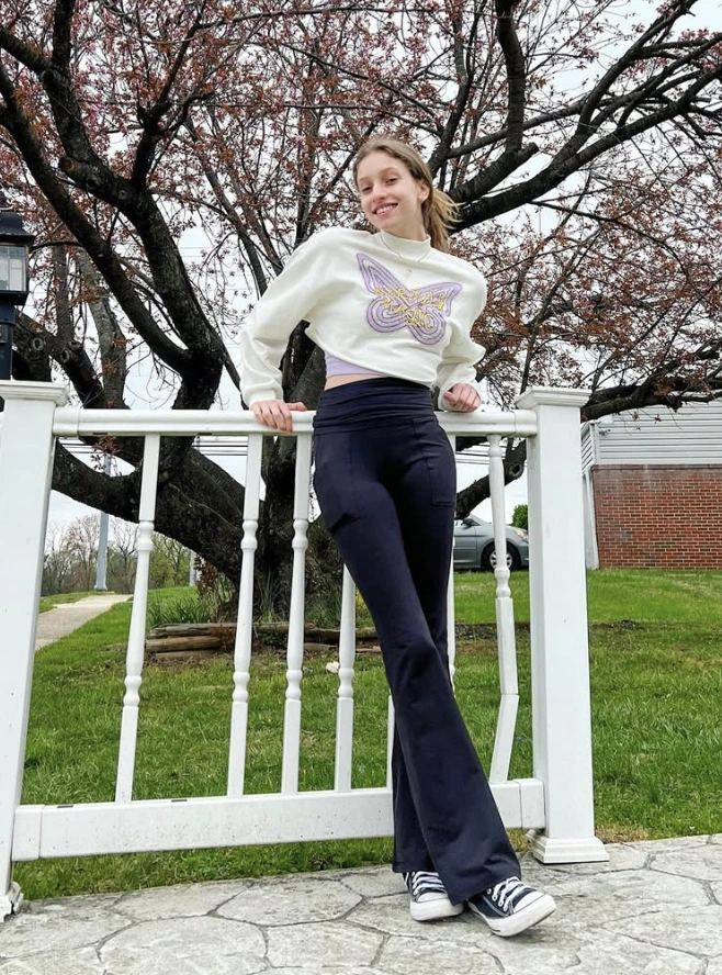 15 Adorable Summer Outfits Featuring Yoga Pants